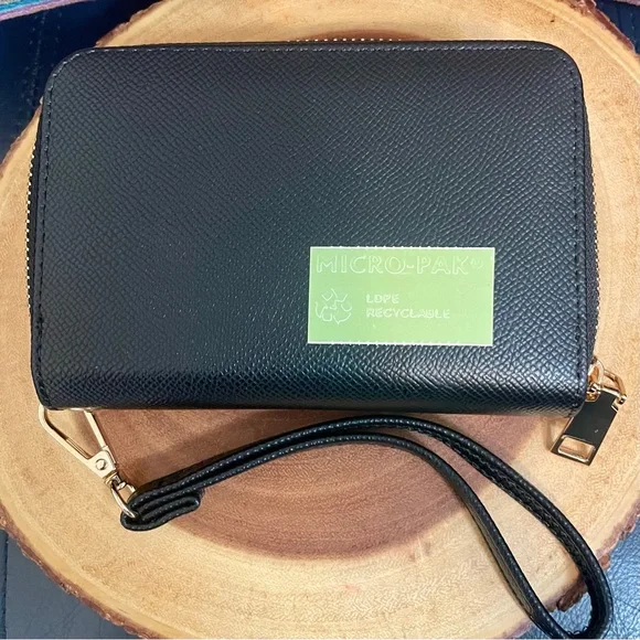 Micro-Pak Small Black Corner Zip Vegan Pebbled Leather Wristlet Wallet NWOT - Picture 2 of 12